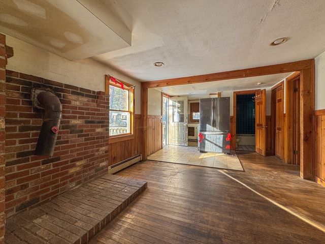 23 Fifth Ave, Lakeville, MA 02347