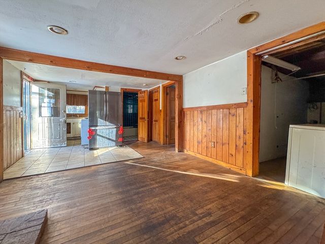 23 Fifth Ave, Lakeville, MA 02347