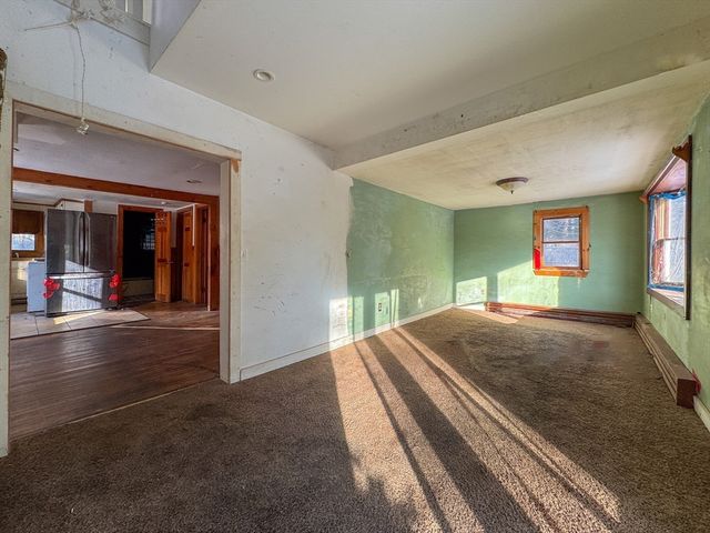 23 Fifth Ave, Lakeville, MA 02347