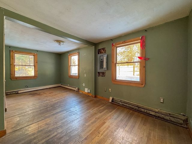 23 Fifth Ave, Lakeville, MA 02347