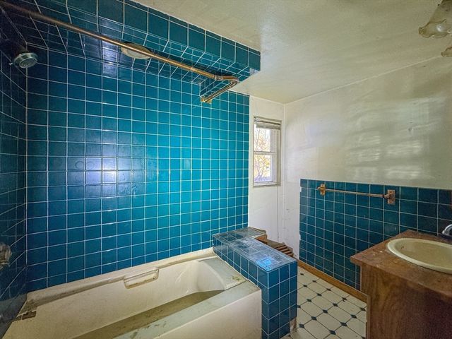 23 Fifth Ave, Lakeville, MA 02347