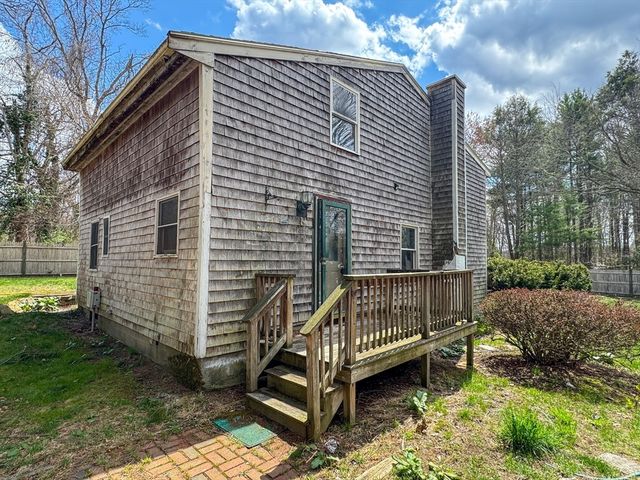 23 Fifth Ave, Lakeville, MA 02347