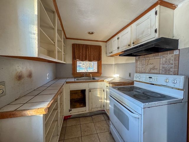 23 Fifth Ave, Lakeville, MA 02347