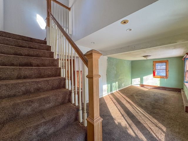 23 Fifth Ave, Lakeville, MA 02347