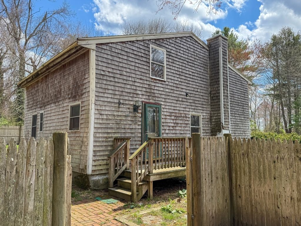 23 Fifth Ave, Lakeville, MA 02347