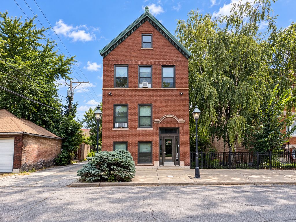 942 W 34th Street, Chicago, IL 60608 — exterior