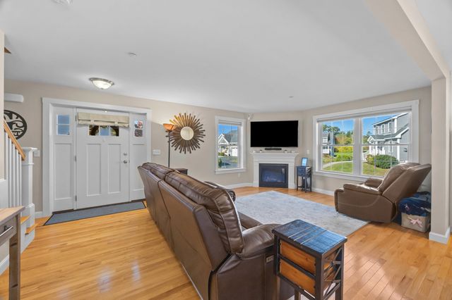 253 Drakeside Rd Unit 2, Hampton, NH 03842