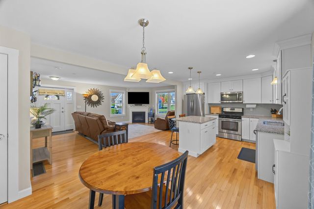 253 Drakeside Rd Unit 2, Hampton, NH 03842