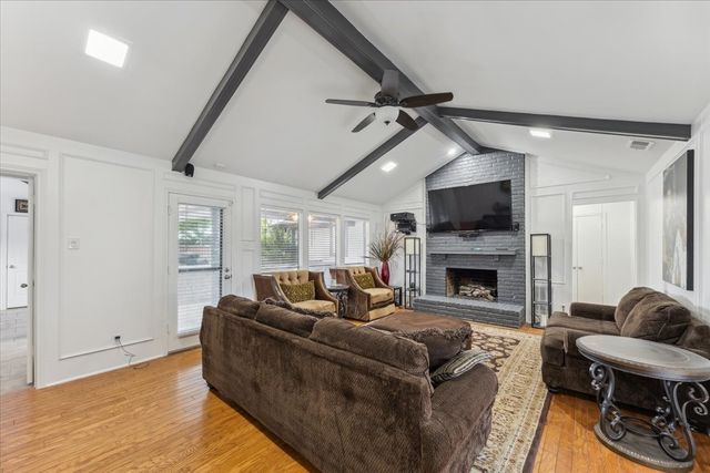 2000 E Branch Hollow Drive, Carrollton, TX 75007