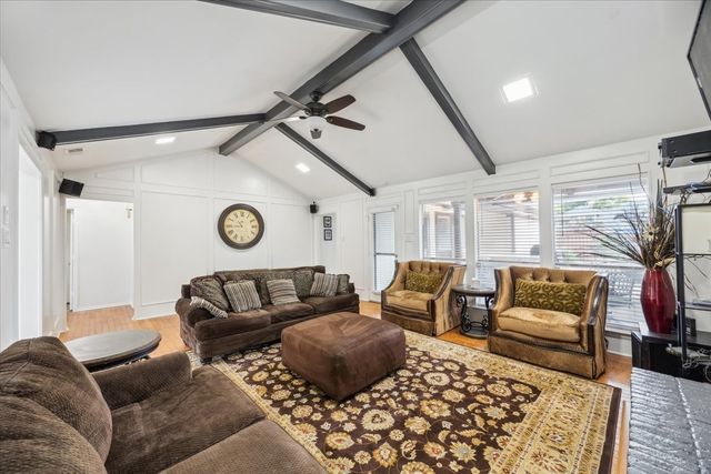 2000 E Branch Hollow Drive, Carrollton, TX 75007