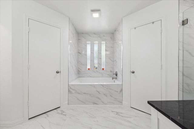 2000 E Branch Hollow Drive, Carrollton, TX 75007