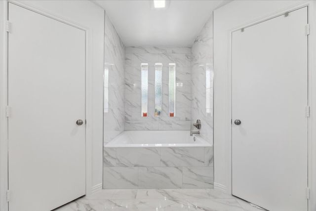 2000 E Branch Hollow Drive, Carrollton, TX 75007