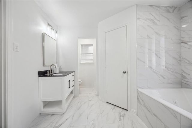 2000 E Branch Hollow Drive, Carrollton, TX 75007