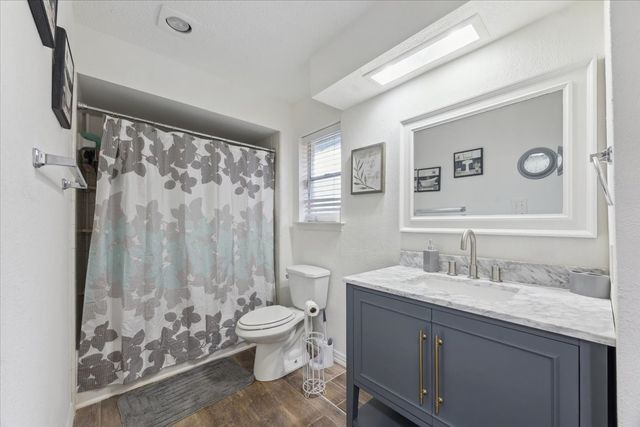 2000 E Branch Hollow Drive, Carrollton, TX 75007