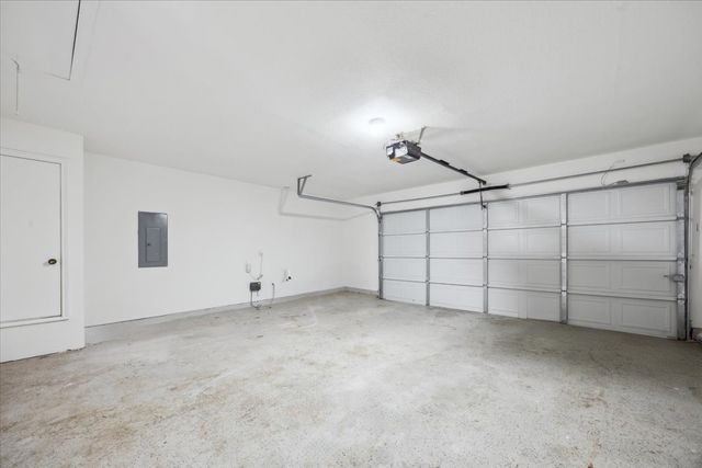 2000 E Branch Hollow Drive, Carrollton, TX 75007