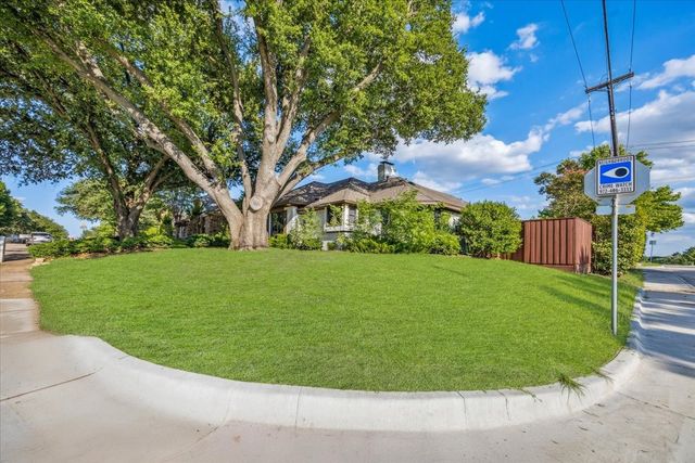 2000 E Branch Hollow Drive, Carrollton, TX 75007