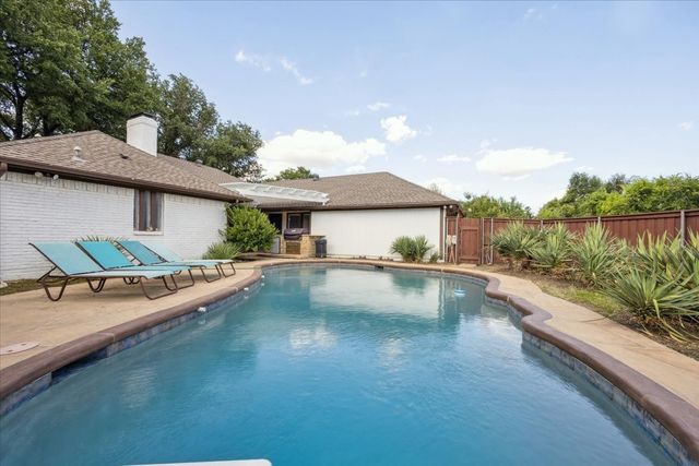 2000 E Branch Hollow Drive, Carrollton, TX 75007