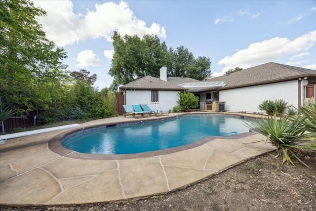 2000 E Branch Hollow Drive, Carrollton, TX 75007