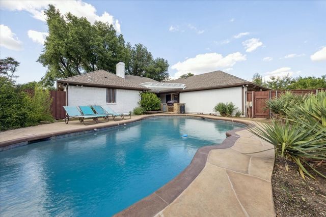 2000 E Branch Hollow Drive, Carrollton, TX 75007