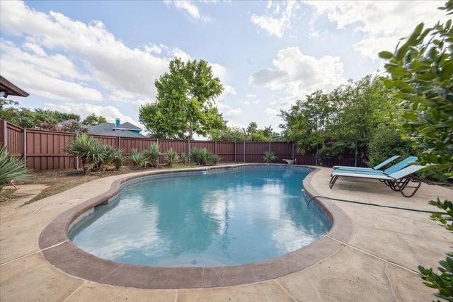 2000 E Branch Hollow Drive, Carrollton, TX 75007