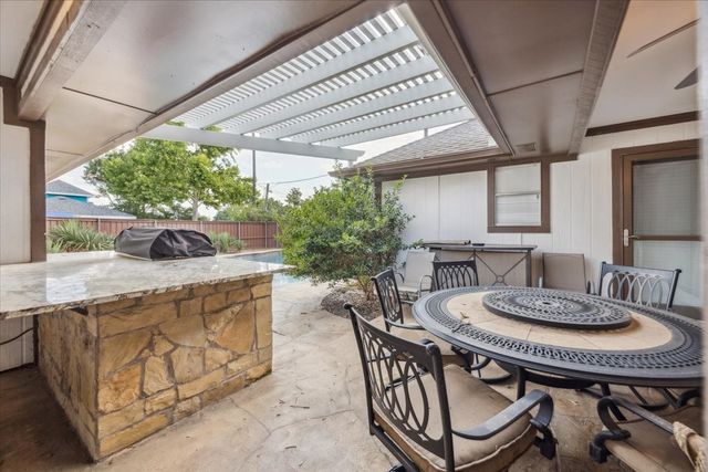 2000 E Branch Hollow Drive, Carrollton, TX 75007