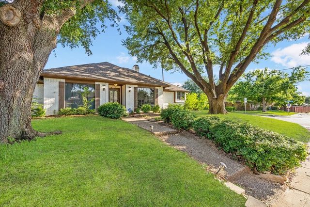 2000 E Branch Hollow Drive, Carrollton, TX 75007