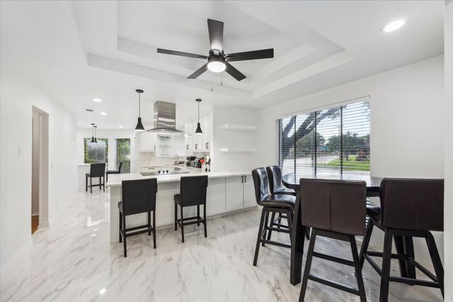 2000 E Branch Hollow Drive, Carrollton, TX 75007