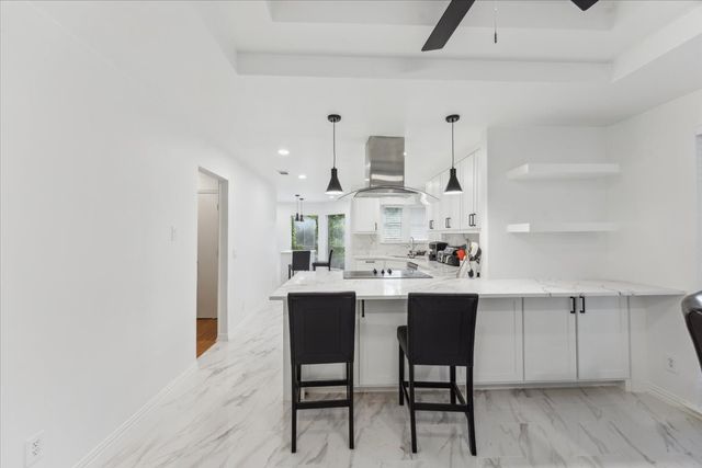 2000 E Branch Hollow Drive, Carrollton, TX 75007