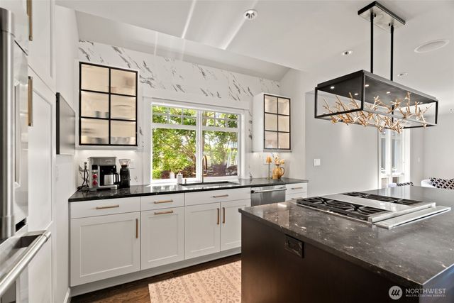 709 Maple Street, Edmonds, WA 98020