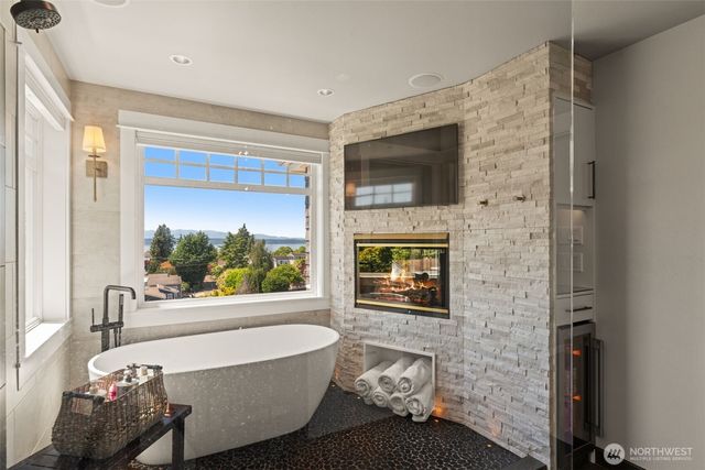 709 Maple Street, Edmonds, WA 98020