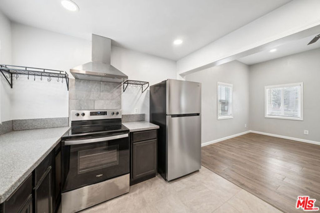 1543 W 23rd Street, Los Angeles, CA 90007