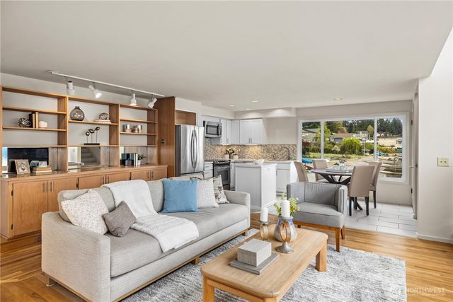 3418 W Lake Sammamish Parkway SE, Bellevue, WA 98008