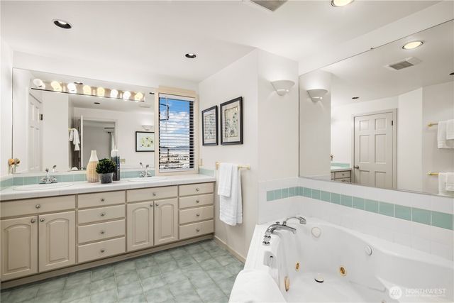 3418 W Lake Sammamish Parkway SE, Bellevue, WA 98008