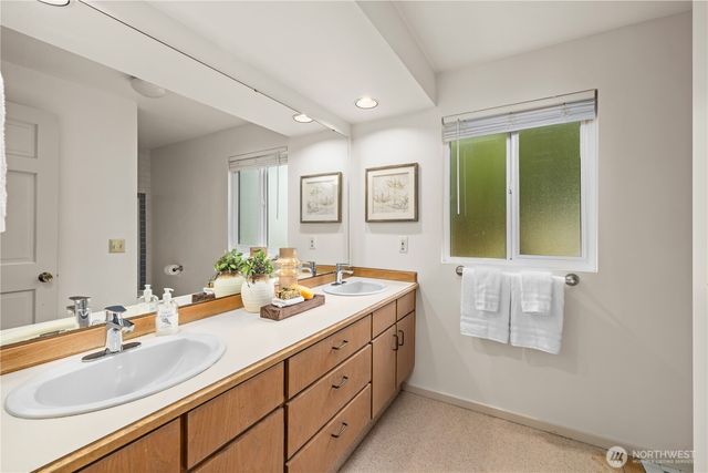 3418 W Lake Sammamish Parkway SE, Bellevue, WA 98008