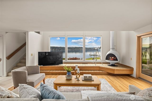 3418 W Lake Sammamish Parkway SE, Bellevue, WA 98008