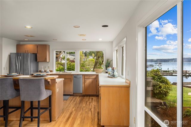 3418 W Lake Sammamish Parkway SE, Bellevue, WA 98008