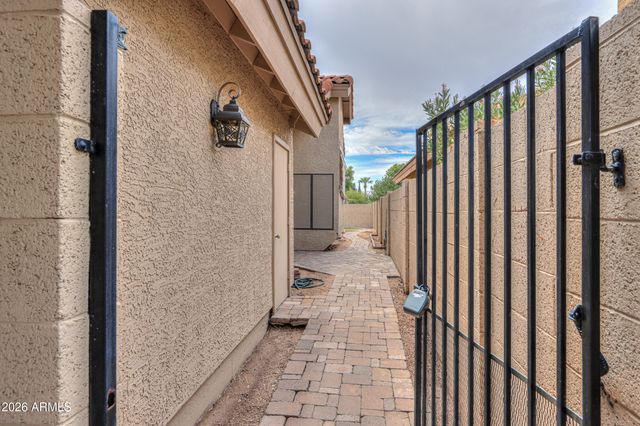 2337 W SHAWNEE Drive, Chandler, AZ 85224