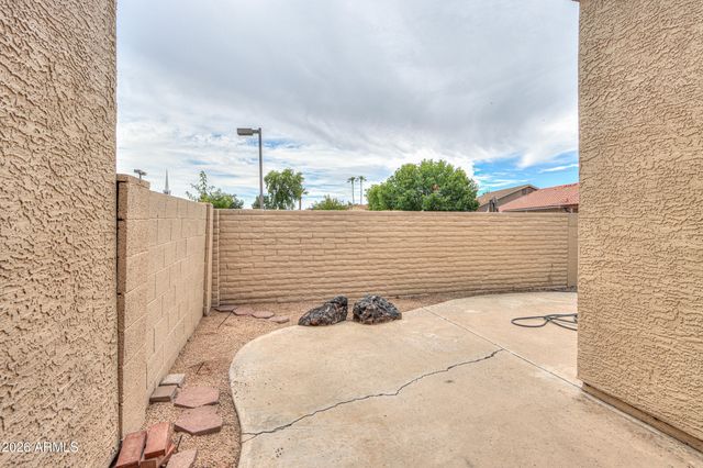2337 W SHAWNEE Drive, Chandler, AZ 85224