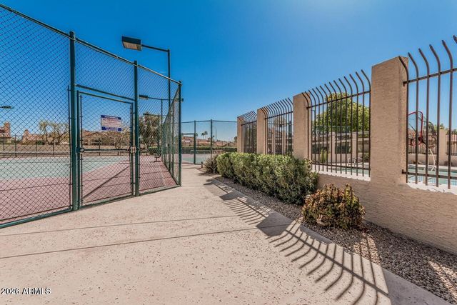 2337 W SHAWNEE Drive, Chandler, AZ 85224