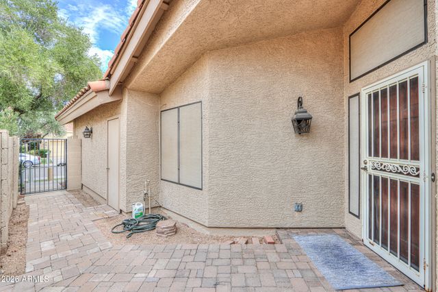 2337 W SHAWNEE Drive, Chandler, AZ 85224