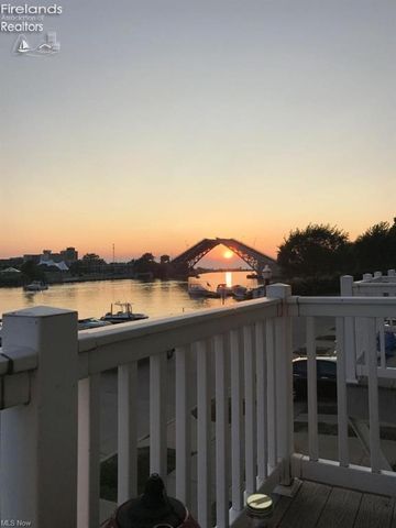 323 Arizona Avenue, Lorain, OH 44052