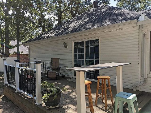 708 Cherokee Drive, Gentry, AR 72734