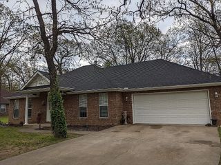 708 Cherokee Drive, Gentry, AR 72734