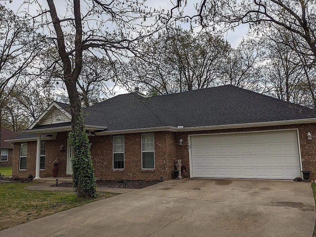 708 Cherokee Drive, Gentry, AR 72734