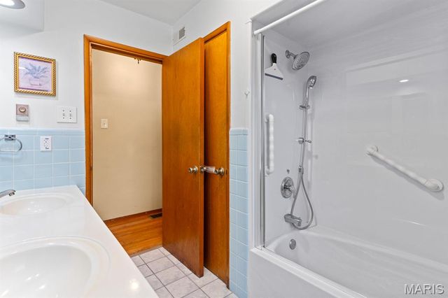 6541 Lindenwood Place, St Louis, MO 63109