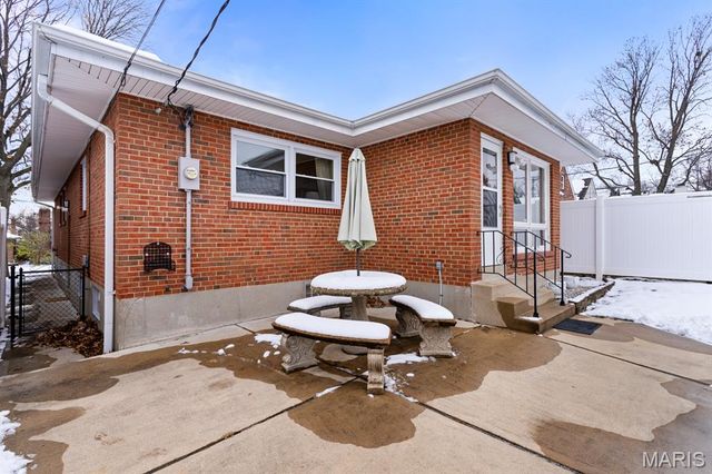 6541 Lindenwood Place, St Louis, MO 63109