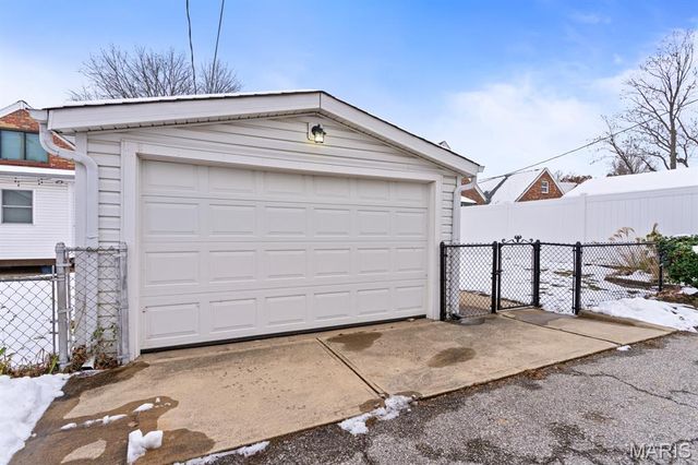 6541 Lindenwood Place, St Louis, MO 63109