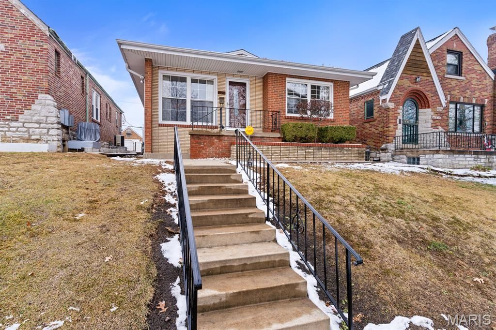 6541 Lindenwood Place, St Louis, MO 63109