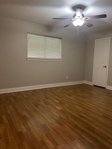 2927 30th Avenue N, Texas City, TX 77590