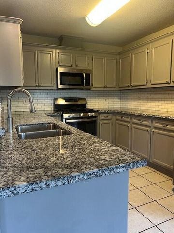 2927 30th Avenue N, Texas City, TX 77590